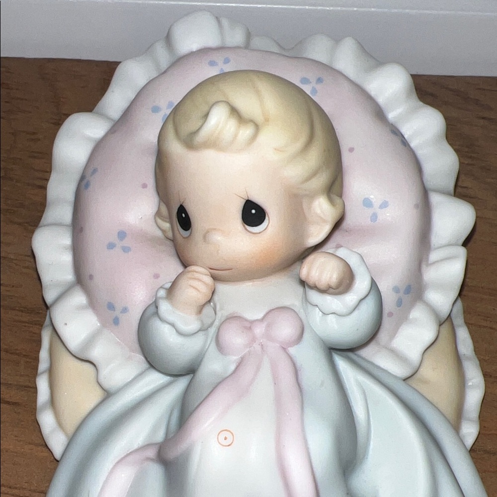 Vintage 1999 Precious Moments by Enesco “Dedicated To God” Baby Figurine - Picture 9 of 16